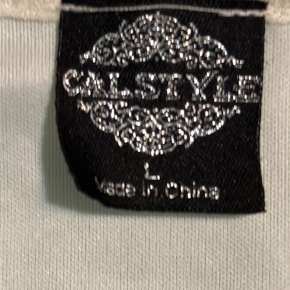 Sleeveless, romantic, top size large - Picture 3 of 4